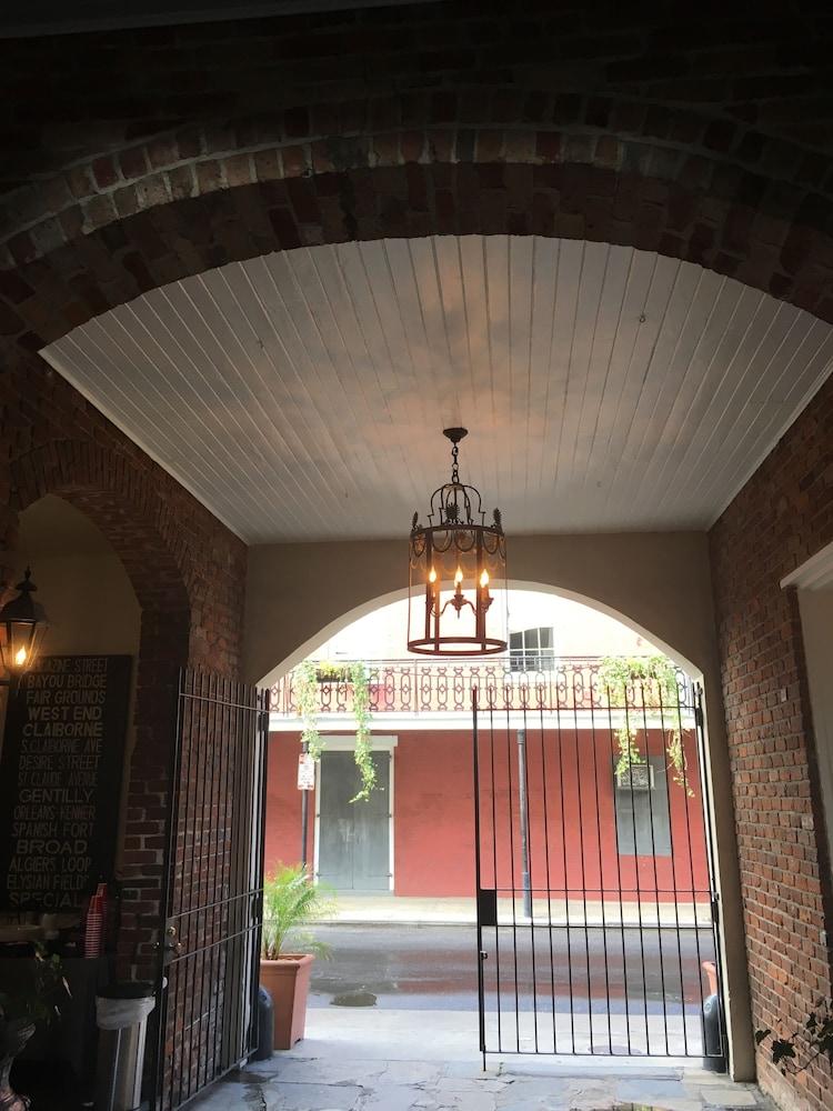 Chateau Hotel New Orleans Bagian luar foto