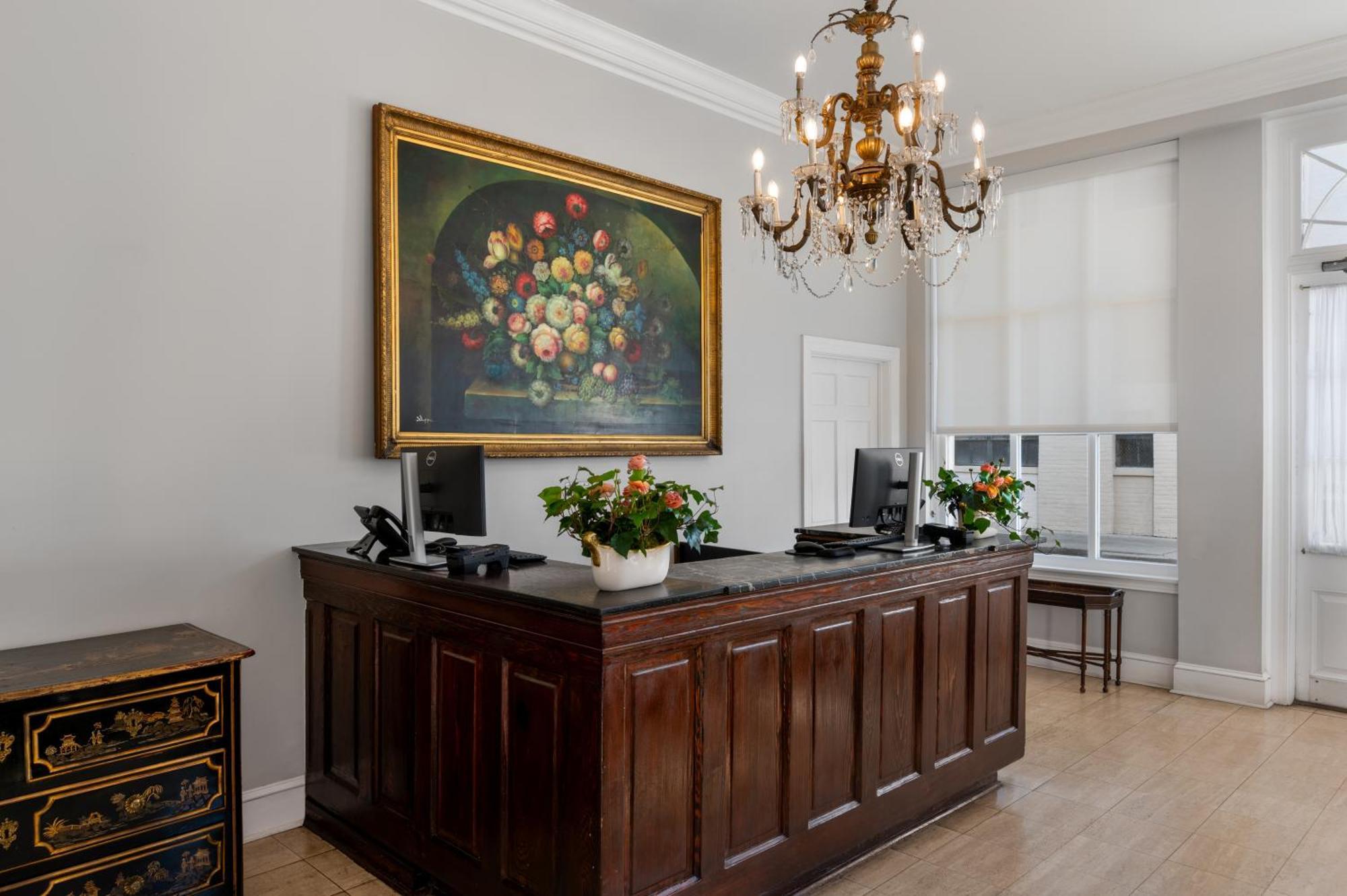 Chateau Hotel New Orleans Bagian luar foto